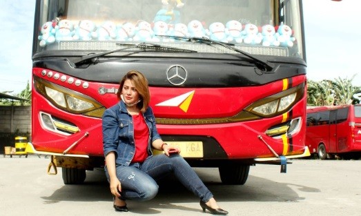 Mengenal Liena Ozora, Sopir Bus Tercantik Idola Busmania