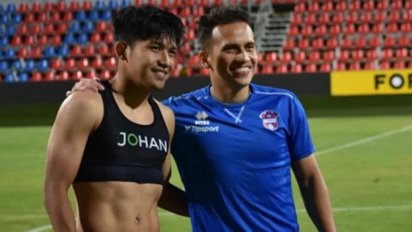 Egy Maulana Vikri Witan Sulaeman Egy Maulana Vikri gagal bertarung dengan Witan Sulaeman di Liga Slovakia. Tapi pesepak bola asal Medan itu enggan meratapinya. (Foto: fcvionzlatemoravce)