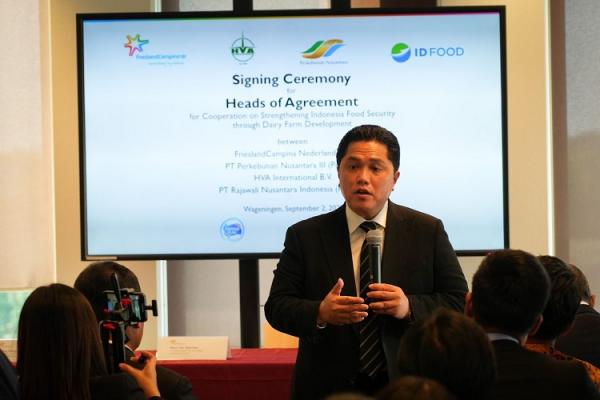 Erick Thohir Menteri BUMN Erick Thohir dalam acara penandatangan Memorandum of Understanding (MoU) antara ID FOOD, Holding Perkebunan Nusantara (PTPN III), FrieslandCampina dan HVA International B.V. (Foto: Istimewa)