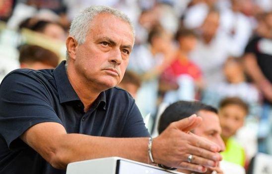 Dipecat Roma, Jose Mourinho Jalin Komunikasi dengan Napoli