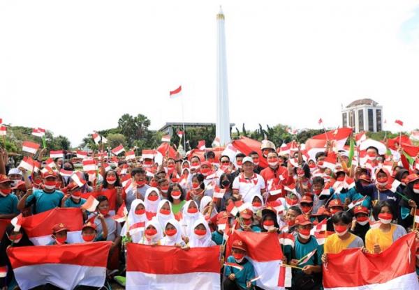 Gerakan 10 Juta Bendera Merah Putih di Surabaya Dapat Penghargaan dari Kemendagri