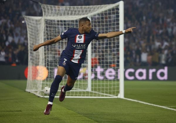 Striker PSG, Kylian Mbappe Striker PSG, Kylian Mbappe merayakan gol ke gawang Juventus pada laga Liga Champions 2022/2023 di Stadion Parc des Princes, Paris, Rabu (7/9/2022). (Foto: REUTERS)