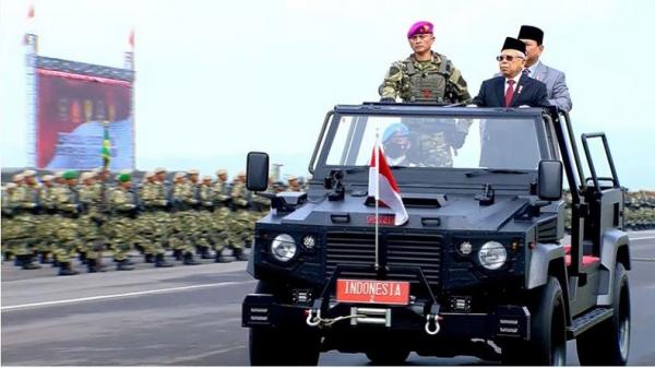 Wapres Ma’ruf Amin didampingi Menhan Prabowo Subianto melakukan pemeriksaan pasukan sebanyak 2.974 Komponen Cadangan. (Foto tangkapan layar).