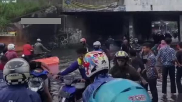 Hujan Deras Guyur Kota Bandung, Banjir Rendam Cibaduyut dan Kopo