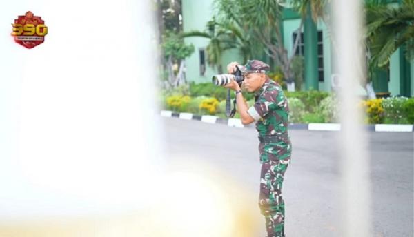 Letda Kesehatan TNI AU, Sotya Satmaka Adira dulu bekerja sebagai fotografer untuk memenuhi kebutuhan sehari-hari. (Foto Youtube).