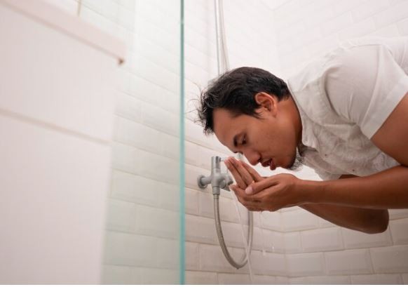 Berwudhu merupakan salah satu adab dan cara sebelum meruqyah diri sendiri. (Foto: Freepik)