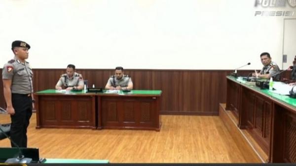 Sopir sekaligus ajudan Ferdy Sambo, Bharada Sadam menjalani sidang Komisi Kode Etik Polri (KKEP). (Foto: Istimewa)