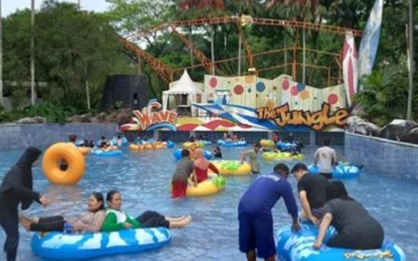 Waterpark Terbesar The Jungle Waterpark salah satu waterpark terbesar di Indonesia. (Foto: Instagram @thejunglebogor)