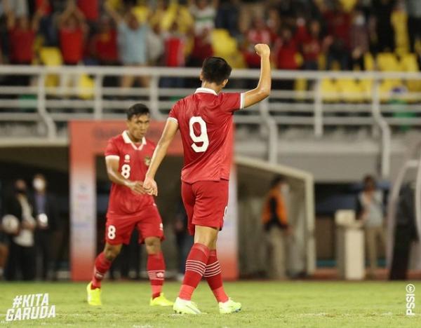 Indonesia U-19 Hokky Caraka Timnas) Indonesia U-19 unggul sementara 2-0 atas Timor Lester di babak pertama Kualifikasi Piala Asia U-20 2023. Dua gol Indonesia dicetak Hokky Caraka (foto: PSSI).