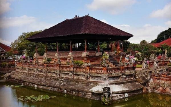 Taman Kertha Gosa (Foto: Instagram @tntflo)