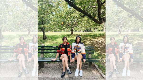 Berpose di taman Berpose di taman (Foto: IG Enzy Storia)