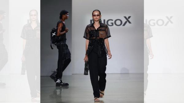 Enzy Storia Enzy Storia melenggang di panggung (Foto: Instagram enzystoria)