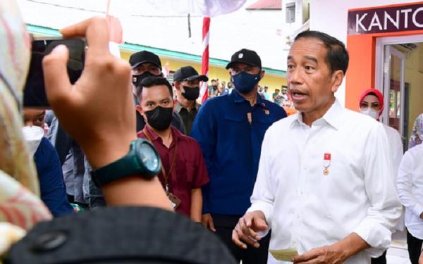 Bansos dari Presiden Jokowi Tekan Masalah Ekonomi Masyarakat Menengah ke Bawah