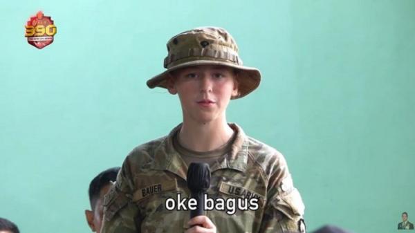 Prajurit US Army berdialog dengan Panglima TNI Jenderal Andika Perkasa. (Foto Youtube Andika Perkasa).