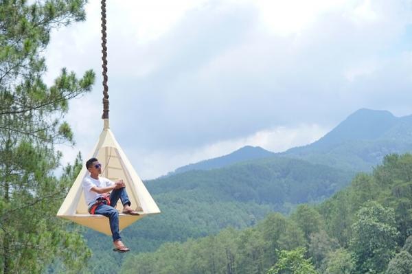 Pineus Forest Pinus Forest View akhir-akhir ini memang menjadi tempat wisata di Tasikmalaya yang diincar para wisatawan (Foto: www.nativeindonesia.com)