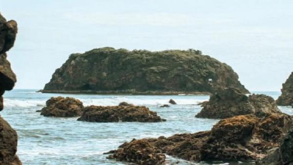 Pantau Karang Kawulayan menjadi salah satu tempat di Tasikmalaya yang banyak dikunjungi wisatawan. (Foto: Instagram/pantai_karang tawulan) 