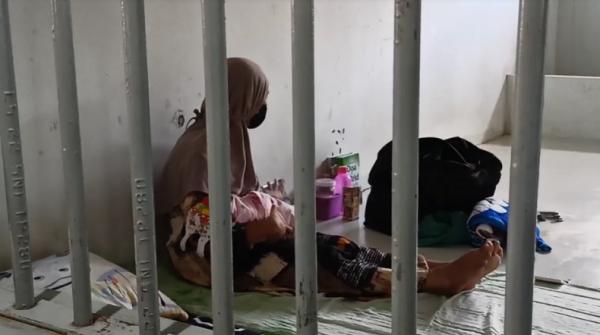 AV ditahan bersama bayinya AV terpaksa menjalani tahanan bersama bayinya yang baru lahir di Rutan Perempuan Surabaya. (Foto: Yoyok Agusta)