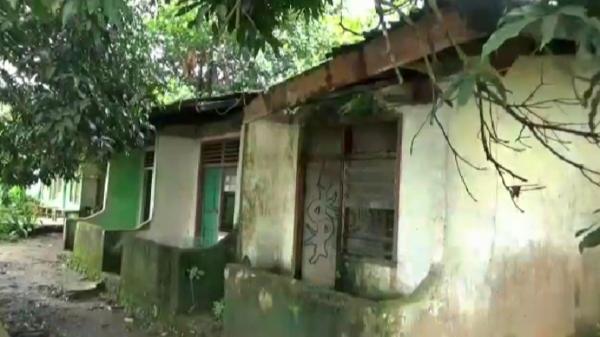 Kondisi rumah dinas guru di Sekolah Dasar Negeri (SDN) 86, Kabupaten Muarojambi, Jambi (Azhari Sultan/MNC Portal Indonesia)