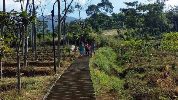 Tangga Seribu, Desa Cibiru Wetan, Kabupaten Bandung. (FOTO: ISTIMEWA)