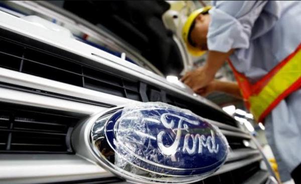 Lucu, Konsumen Mobil Ford Harus Inden Lama karena Kehabisan Emblem Logo