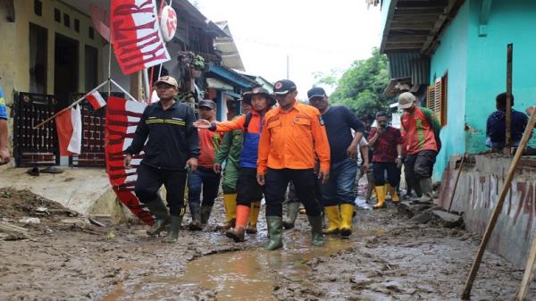 Pascabanjir Pameungpeuk Garut, Alat Berat Diturunkan Bersihkan Material Lumpur