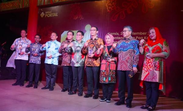 Wali Kota Parepare dengan kepala daerah lainnya bersama Komisaris Utama PT MNC Asia Holding Tbk Agung Firman Sampurna dan Menteri Desa PDTT. (Foto: dok MNC Portal Indonesia)