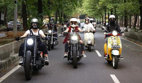 5 Artis Cantik Punya Klub Motor, Nomor 2 Anggotanya Emak-Emak Pengajian