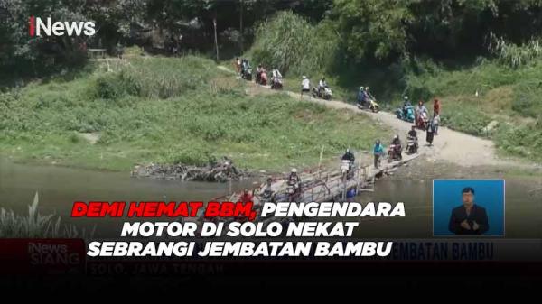 Demi Hemat BBM, Pengendara Motor di Solo Nekat Sebrangi Jembatan Bambu 