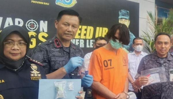 Bule Australia Sembunyikan Narkoba dalam Dubur, Sempoyongan saat Tiba di Bandara Bali