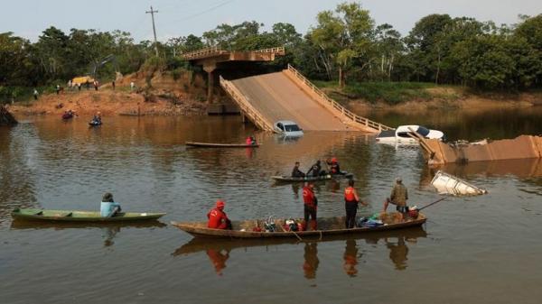 Jembatan Runtuh saat Sejumlah Kendaraan Melintas, 3 Orang Tewas dan 15 Lainnya Hilang
