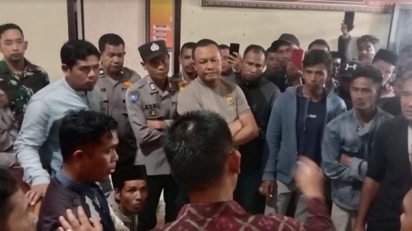 Gagal Berangkat, 53 Calon Jemaah Umrah Aceh Tengah Geruduk Kantor Polisi