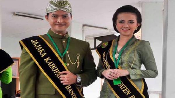 Pakaian adat mojang jajaka. (FOTO: ISTIMEWA)