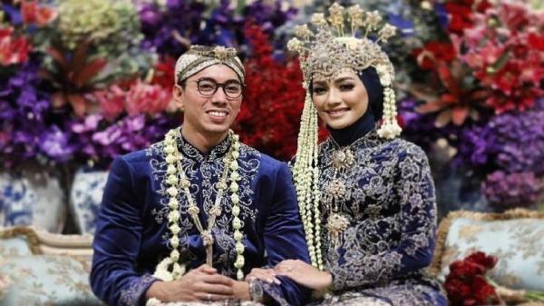 Pakaian adat pengantin Sunda. (FOTO: ISTIMEWA)