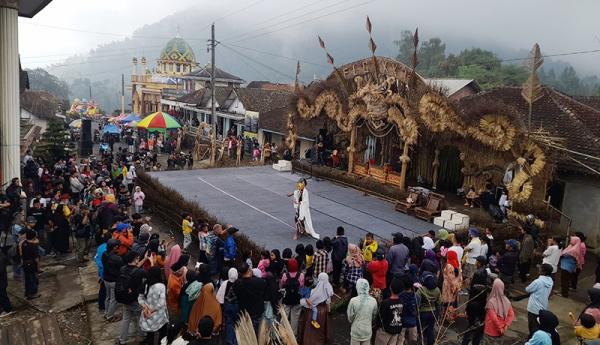 Meriahnya Festival Lima Gunung di Desa Mantran Ngablak Magelang