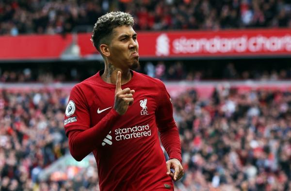 Roberto Firmino Striker Liverpool, Roberto Firmino merayakan gol ke gawang Brighton and Hove Albion dalam laga Liga Inggris 2022/2023 di Stadion Anfield, Sabtu (1/10/2022). (Foto: REUTERS)