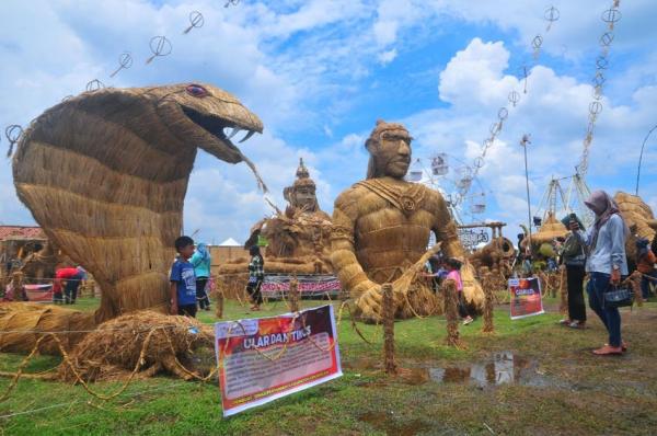 Warga Antusias Kunjungi Festival Jerami di Grobogan
