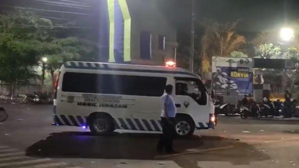 Kondisi pascaricuh laga Arema FC vs Persebaya Surabaya, Minggu (2/10/2022). (Foto: iNews/Saif Hajarani)