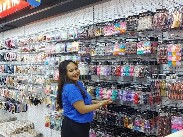 WhatsApp Image 2022 09 30 At 11 49 53 AM Ilustrasi memilih aksesoris fashion untuk rambut sehat. (foto: istimewa)