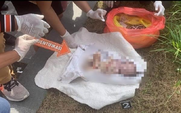 Mayat Bayi Gianyar Penemuan myat bayi laki-laki di Puskesmas Payangan, Gianyar, Selasa (4/10/2022) pagi. (Foto: iNewsTV/Ketut Catur)