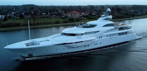 Superyacht milik Vladimir Putin, Graceful yang berganti nama jadi Kasatka: Reuters