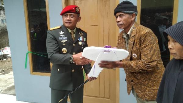 Peringati HUT TNI, Pusdiklatpassus Perbaiki Rutilahu di Batujajar KBB