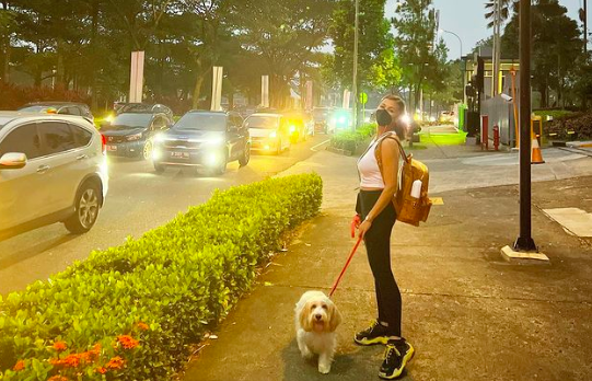 Screen Shot 2022 10 07 At 06 33 00 Artis Cantik Memelihara Anjing. (Foto: Instagram)