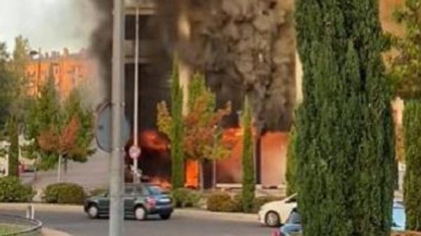 Kebakaran Hebat Landa Sebuah Toko di Madrid, Bocah 5 Tahun Tewas