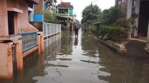 Sungai Citarum Meluap, Permukiman Warga Dayeuhkolot Bandung Terendam