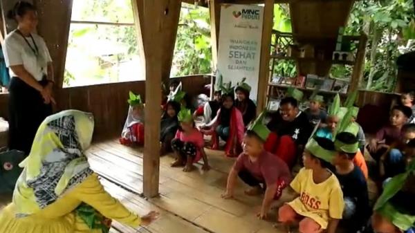 MNC Peduli Berikan Bantuan Peralatan Belajar kepada Anak-Anak di Taman Baca Kampung Cilame