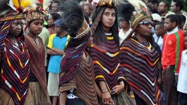 Pakaian Adat Yokal dari Papua Barat. (Foto : Ist)