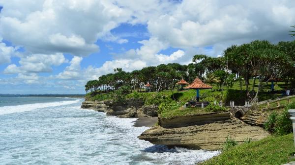 Pantai Batu Hiu (FOTO: ISTIMEWA)