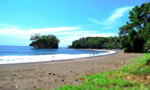 Pantai Mandasari Pangandaran. (FOTO: ISTIMEWA)