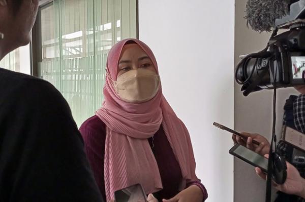 Kepala Divisi Penanganan dan Pelaporan FCC UGM, Ariey Eka Junia saat memberikan keterangan kepada media. (Foto : MPI/Yohanes Demo)