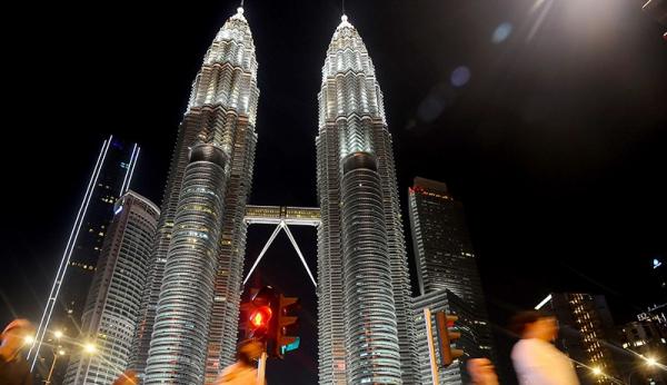 Menara Petronas Malaysia (FOTO: istimewa/YOUTUBE)